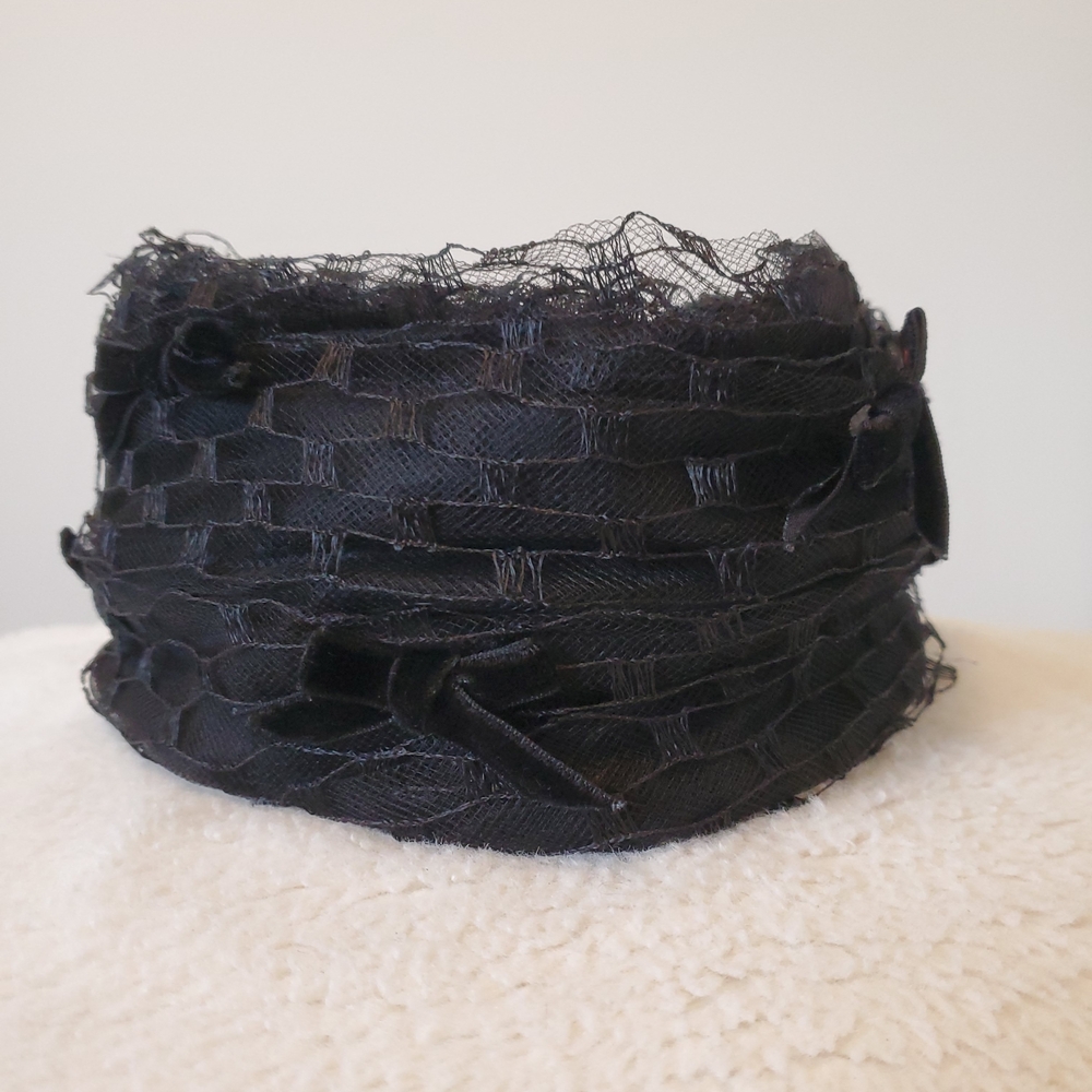 Vintage Black Pill Box Hat With Lace Netting And Bows 1950s 1960s